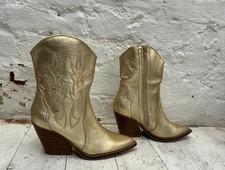 Ladies Gold Cowboy Boots Size 6