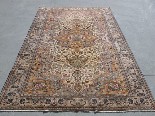 Antique traditional rug - traditional,