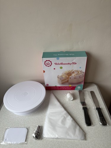 Cake decorating kit - cake,