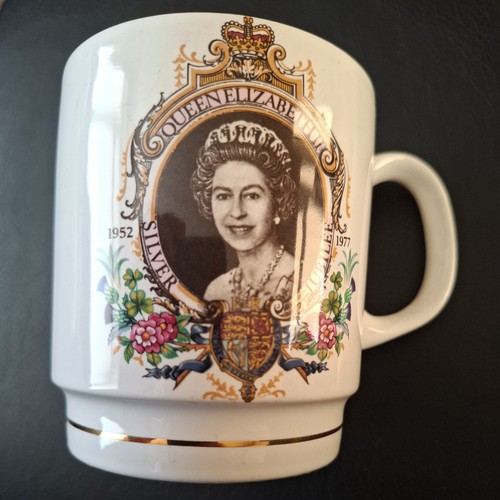 Poole pottery queen elizabeth - pottery,