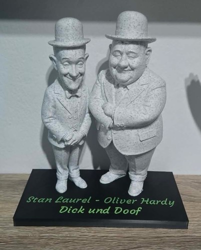 Laurel and hardy statue - laurel,