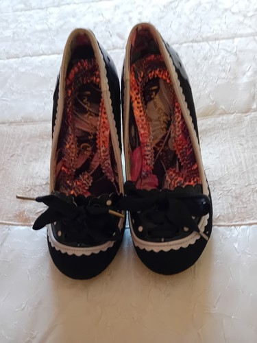Irregular choice throw six - throw,