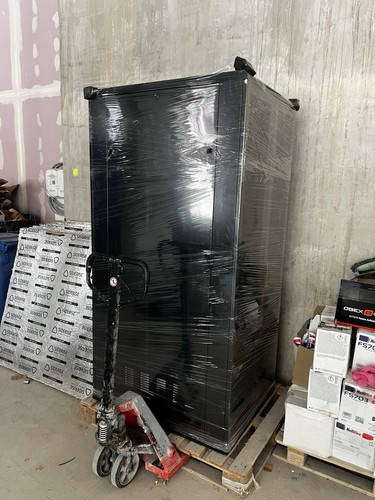 Brand new 42u server - new,