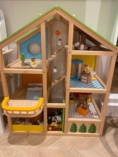 Hape all season wooden dolls house fully furnished + 2 x le toy van doll family