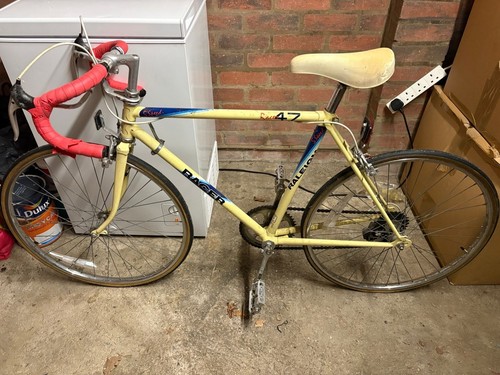 Vintage raleigh road bike - bike,