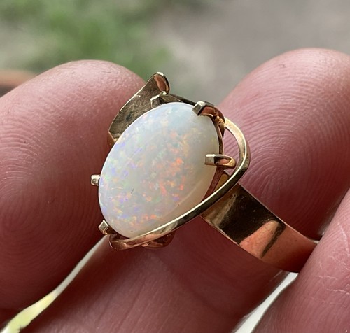 Opal cabochon ring - opal, 9ct