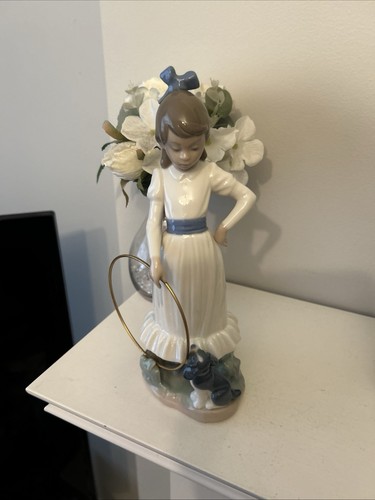 1983 nao lladro 0379 dog - by,