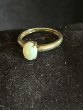 9ct Gold Ring with Dainty Opal