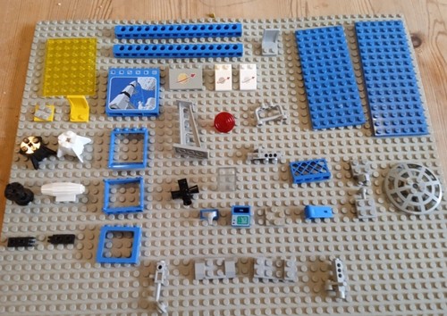 Vintage lego space spare parts - lego,