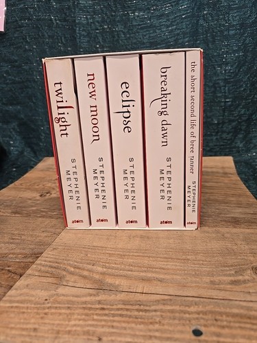 Twilight saga book - twilight,