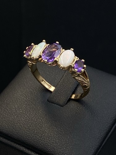 Beautiful vintage 9ct - beautiful,