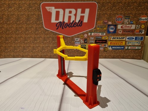 Post garage lift for - garage, 1:18