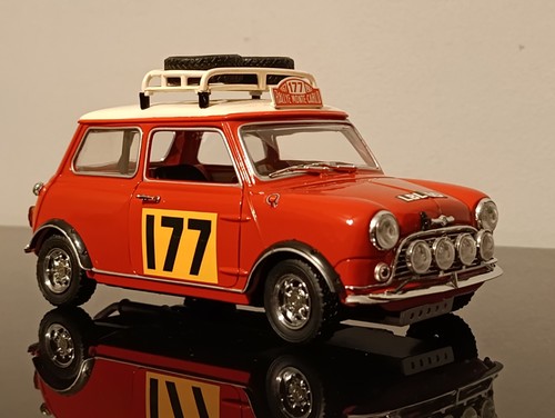 Scale mini cooper rally - 1:18,
