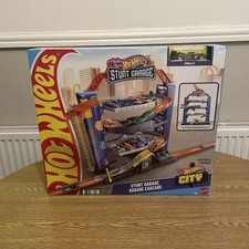 Hot Wheels Garage City Stunt Play Set Elevator to Upper Levels GNL70 NEW