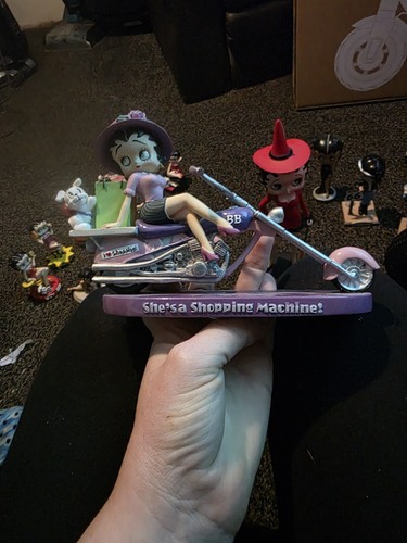 Betty boop she a - boop,
