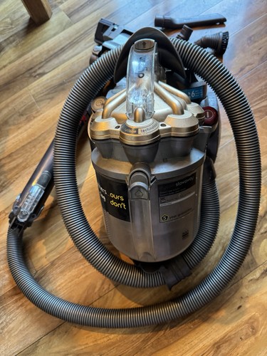 Dyson stowaway dc20 bagless - dyson,