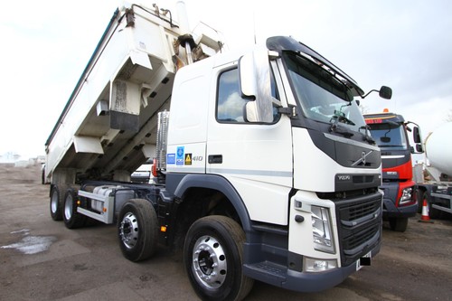 2015 volvo 8x4 tipper - volvo,