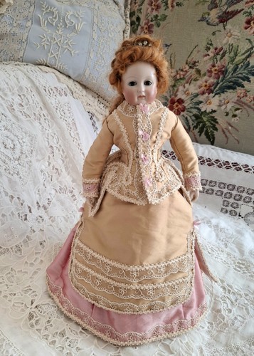 Golden silk and lace - lace, bustle