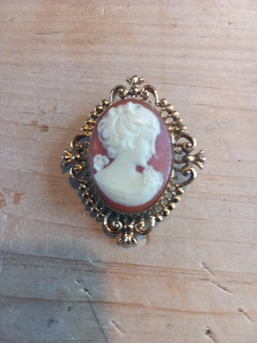 Vintage avon cameo - , brooch