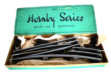 AC4747A: Hornby 0 Scale 3 Rails Left and Right Switches (2)