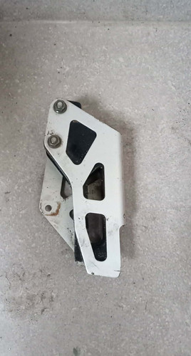 Swing arm chain slider mount