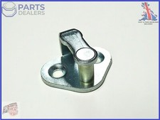 LAND ROVER DEFENDER FRONT DOOR STRIKER LATCH PLATE CATCH NEW GENUINE BRITPART