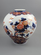 Japanese Vase, Imari Style,  Kakiyama, Japan, 20th Century.