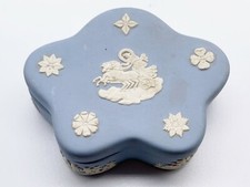 VINTAGE LIDDED WEDGWOOD BOX /