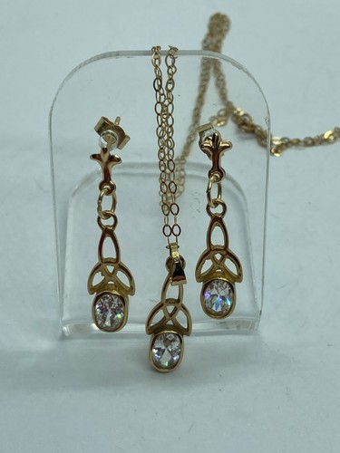 Pretty carat yellow gold - 9,