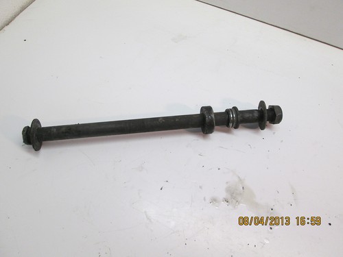 Rear wheel pin - yamaha, fare