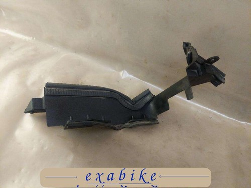 Left plastic element for