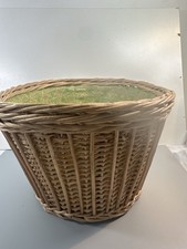 “Vintage Wicker Storage Basket with Green Fabric Liner – 41×33×22 cm”