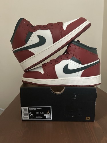 Air jordan mid gs - air,