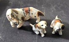 vintage 1950s-60s porcelain springer spaniel with pups hand painted figurines.
