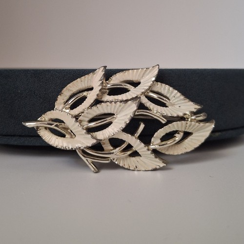Vintage jewelcraft leaf brooch - jewelcraft,