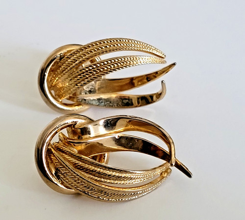 Vintage jewelcraft coro - coro, clip
