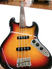 Fender Japan Fretless Jazz Bass JB62-77FL 3-Tone Sunburst