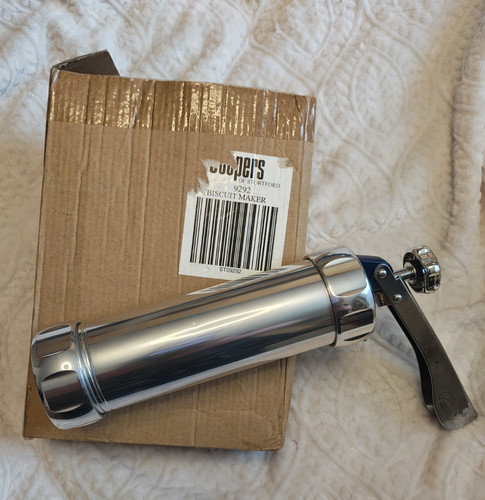 Pampered chef biscuit maker - pampered,
