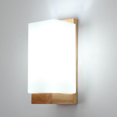 Comely wooden wall - comely, lamp