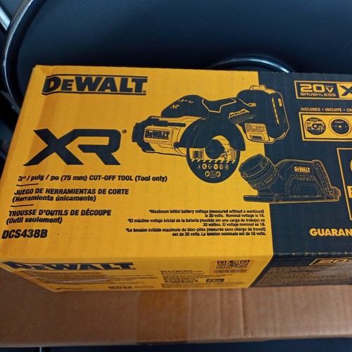 Dewalt 20v max - cut, off