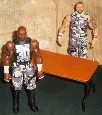 WWE WRESTLING FIGURES MATTEL DUDLEY BOYZ BUBBA RAY & D-VON WITH BREAKAWAY TABLE