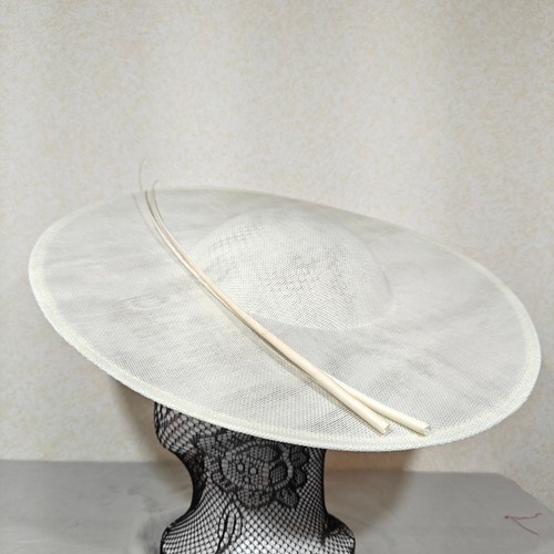 Ivory off white feather - off,