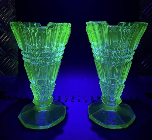 Pair green glass uranium - green,