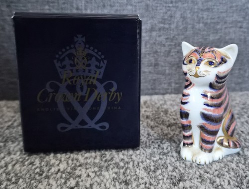 Royal crown derby - crown, kitten