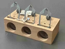 Vintage Mouse Trap - Luna 3 Hold Wooden Chocker