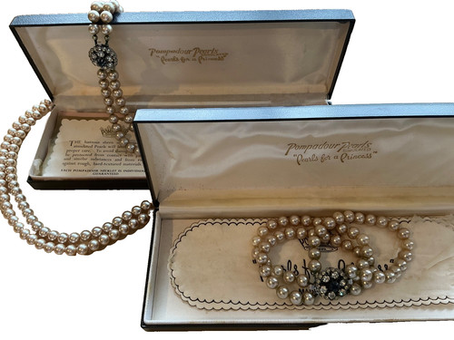 Pompadour pearls for a - pompadour,