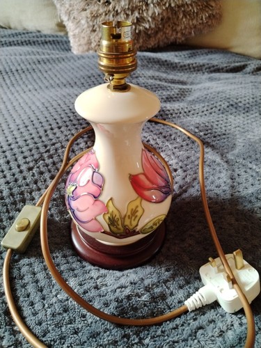 Moorcroft pottery magnolia - moorcroft,