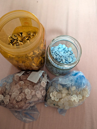 Job lot vintage sewing - lot, buttons