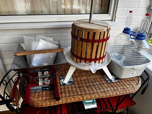 Wine juice cider - , and