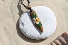 SURFBOARD NECKLACE WOODEN RETRO FLOWER SURFER SURF LUCKY TALISMAN NEW / n243b